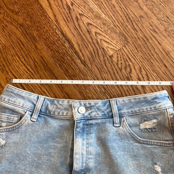 Distressed High-waisted Jean Shorts - Picture 6 of 7